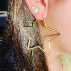 These star earrings are adorable ⚡️⚡️